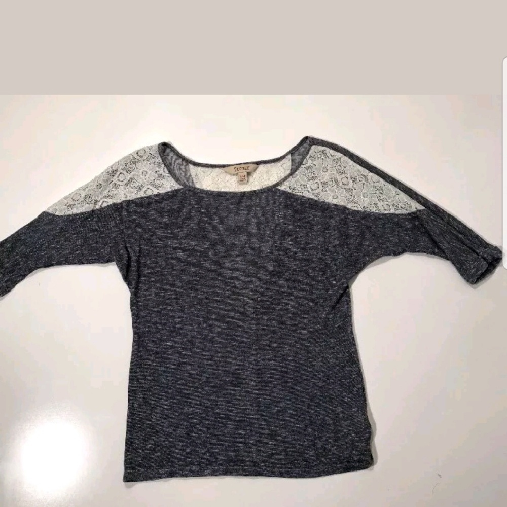 5 for 30>Decree lace blouse size small cute back!